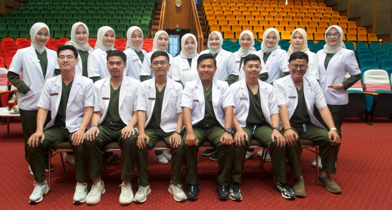 Unusa Lantik 17 Dokter Baru, Targetkan Akreditasi Unggul untuk FK