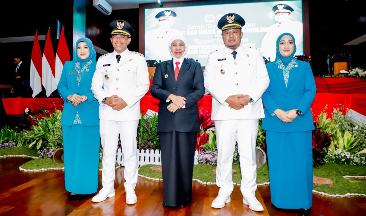 Gubernur Khofifah bersama Bupati dan Wakil Bupati Probolinggo, dr. Muhammad Haris dan Fahmi Ahz. humprov/ayojatim