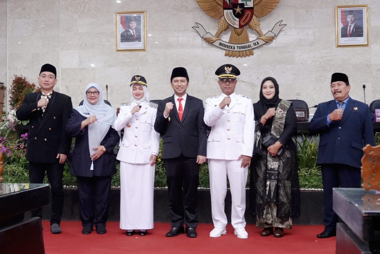 Wagub Jatim, Emil Elestianto Dardak menghadiri Sertijab Wali Kota Kediri terpilih Vinanda Prameswati dan Qowimuddin Thoha sebagai Wakil Wali Kota Kediri periode 2025-2030. foto: humprov/ayojatim