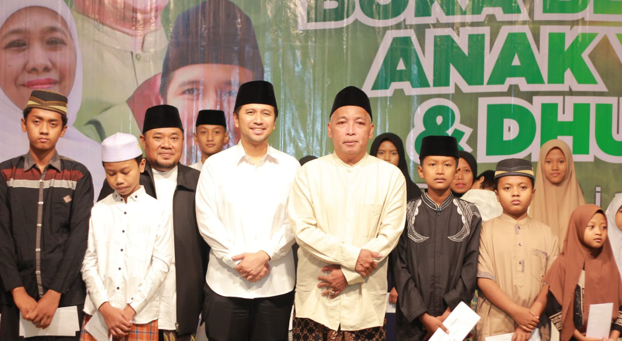 Mas Wagub Emil menghadiri secara langsung buka bersama anak yatim dan kaum dhuafa di Hotel Khas Surabaya. foto: baguss for ayojatim