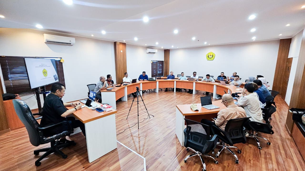 Bamsoet saat mengajar mata kuliah 'Pembaharuan Hukum Nasional', Program Doktor Ilmu Hukum Universitas Borobudur di Jakarta, Sabtu (15/3/25). Foto/Ayojatim