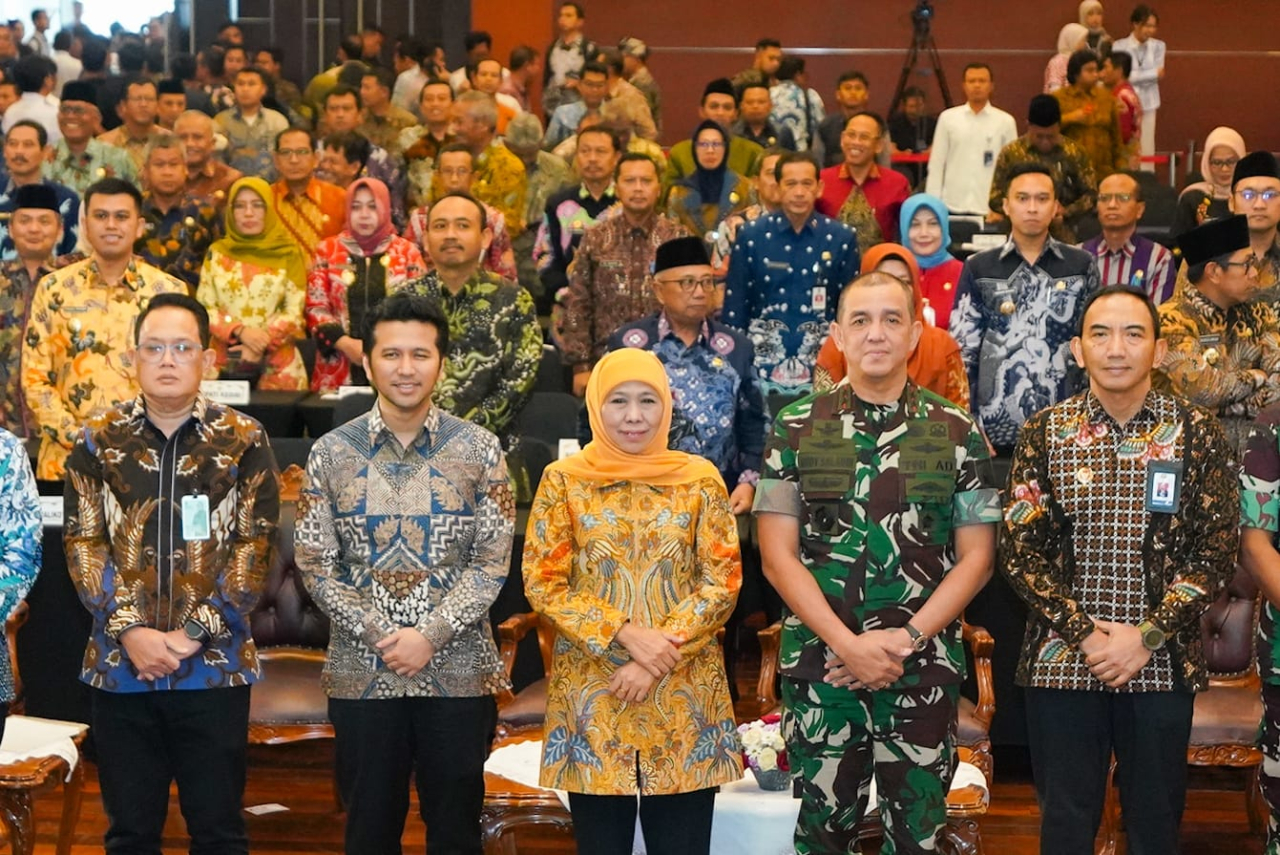 Gubernur Khofifah pimpin Rakor Pengamanan Lebaran 2025 bersama Forkopimda. Foto: KIP/Ayojatim