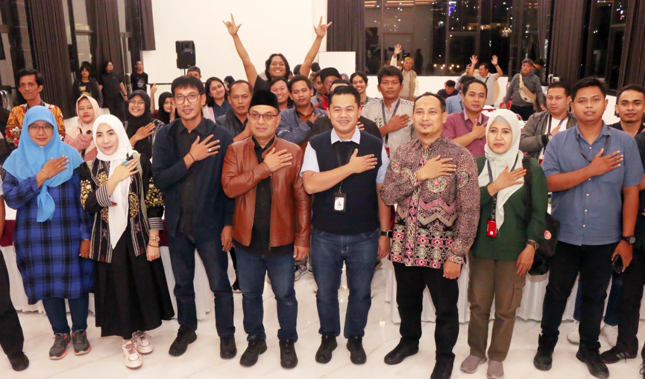 Diskusi dihadiri oleh Ketua, Anggota, dan Sekretaris KPU Jatim, serta narasumber dari berbagai instansi, termasuk Wakapolres Magetan, Dodik Wibowo, dan Kasi Intel Kejari Magetan, Muhammad Andi Sofyan. Foto/Media Center