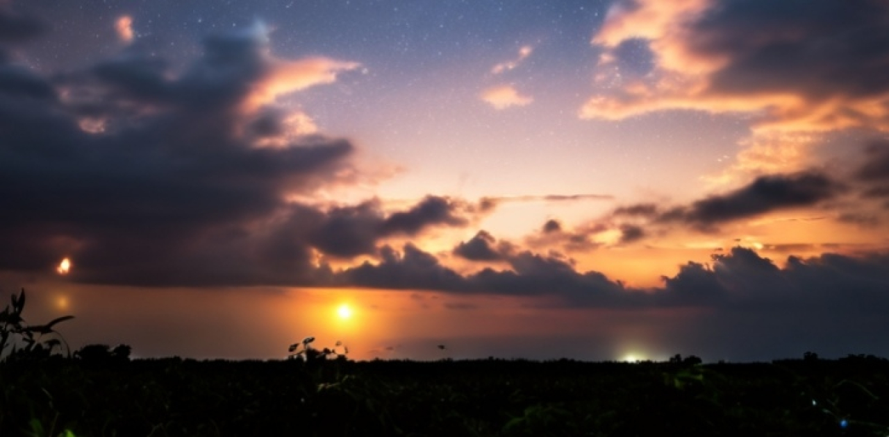 Malam Lailatul Qadar, malam yang diyakini lebih baik dari seribu bulan. Foto/ilustrasi-AI