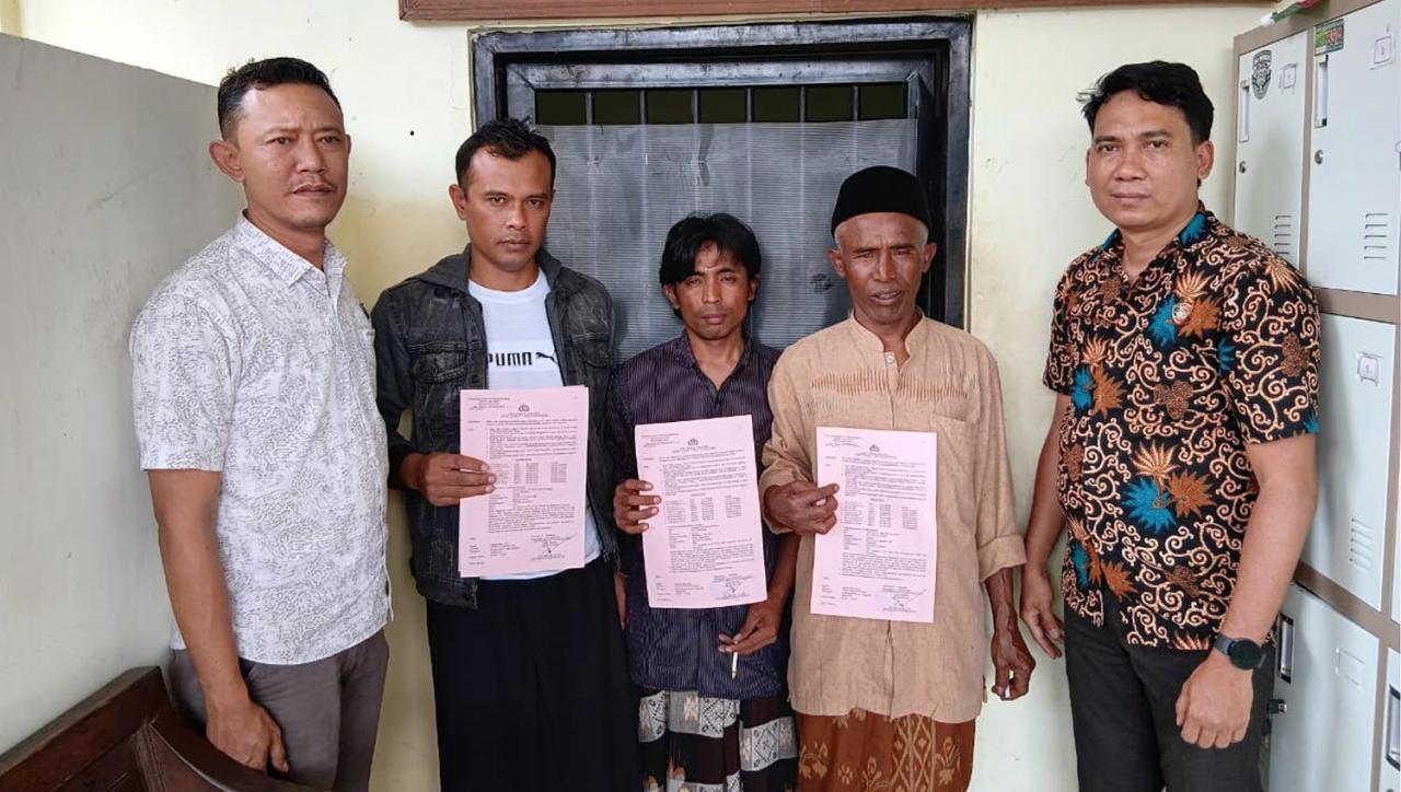 Tiga terdakwa, yaitu Jumari alias Haji Nawawi, Fajariyanto alias Wajar, dan Ahmad Yudi Purwanto. Foto/PTPN