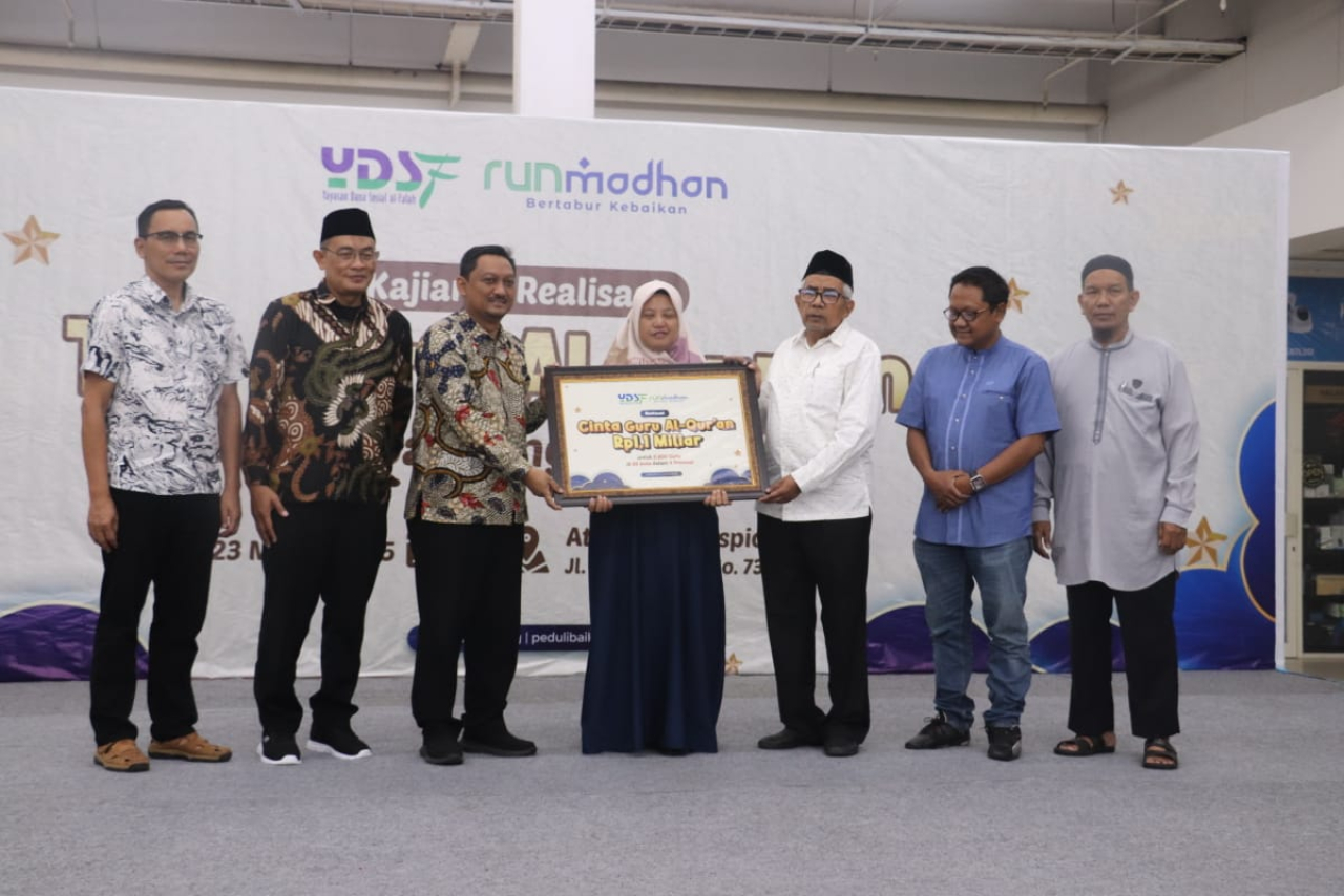 2.200 guru Al-Qur'an kembali menerima Tunjangan Hari Raya (THR) dari Yayasan Dana Sosial al Falah (YDSF). Foto/Humas YDSF