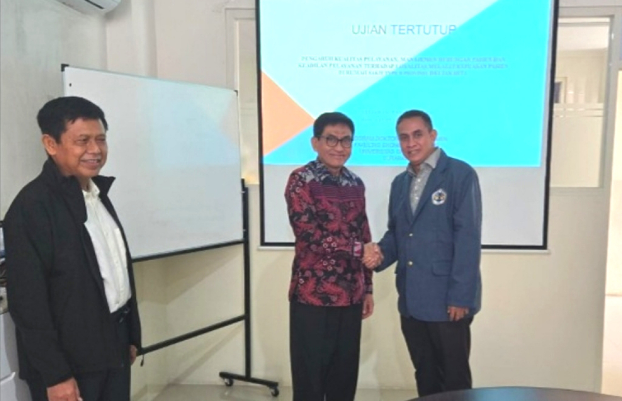 Ulul Albab, akademisi Universitas Dr. Soetomo, usai menjadi penguji disertasi calon doktor FEB Unitomo pada Senin, 10 Maret 2025.Foto/AyoJatim