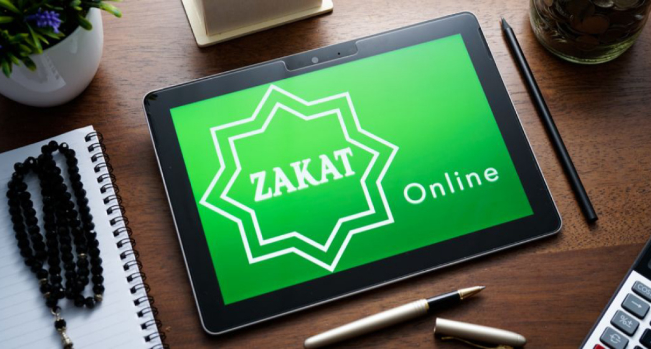 Dengan perkembangan zaman kini memungkinkan umat Muslim untuk membayar zakat fitrah secara online. Foto/AyoJatim