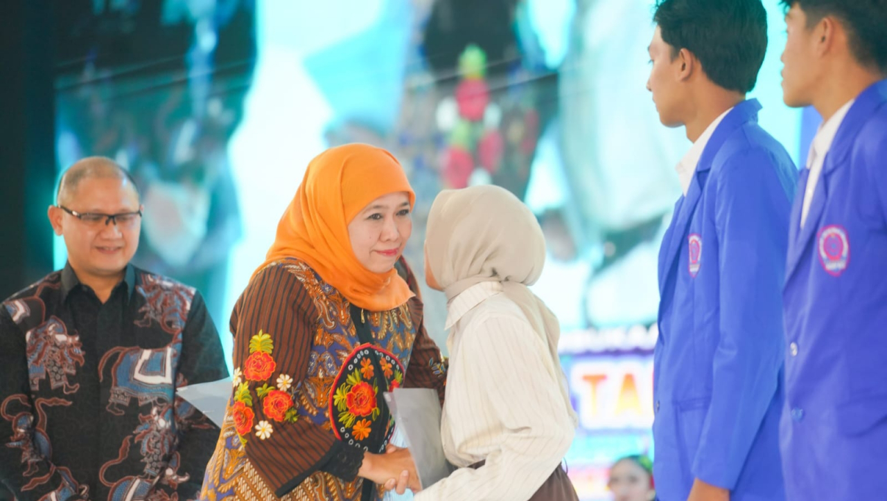 Gubernur Jawa Timur, Khofifah Indar Parawansa membuka Ajang Talenta Siswa Jawa Timur 2025 di Sekolah Alkitab, Kota Batu. foto: humprov for ayojatim