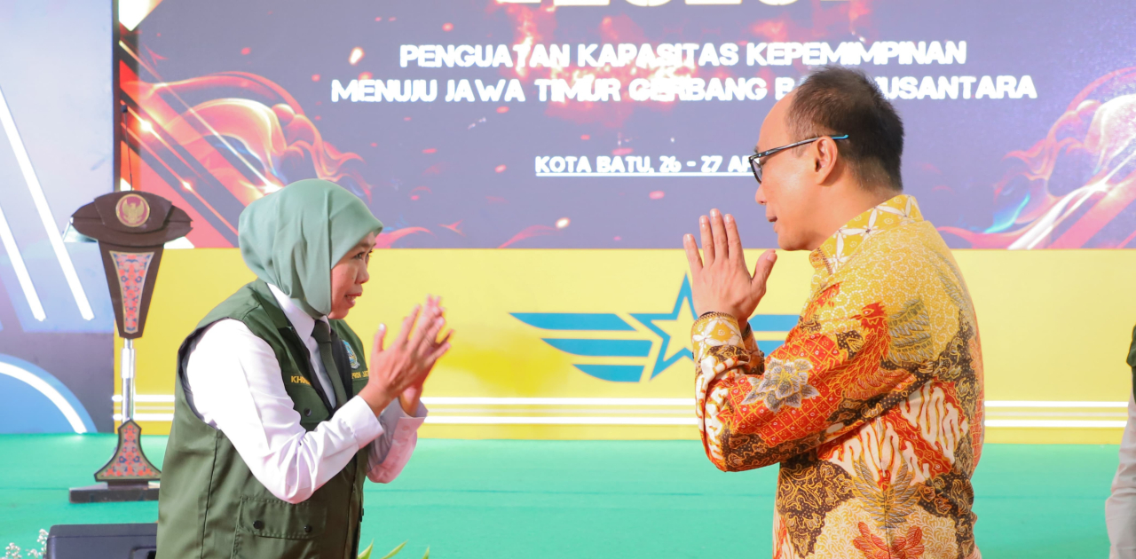 Gubernur Khofifah bersama Kepala BKN RI, Prof. Zudan Arif Fakrulloh kompak berkomitmen meningkatkan talenta dan kompetensi ASN Pemprov Jatim. foto: Khofifah for ayojatim.