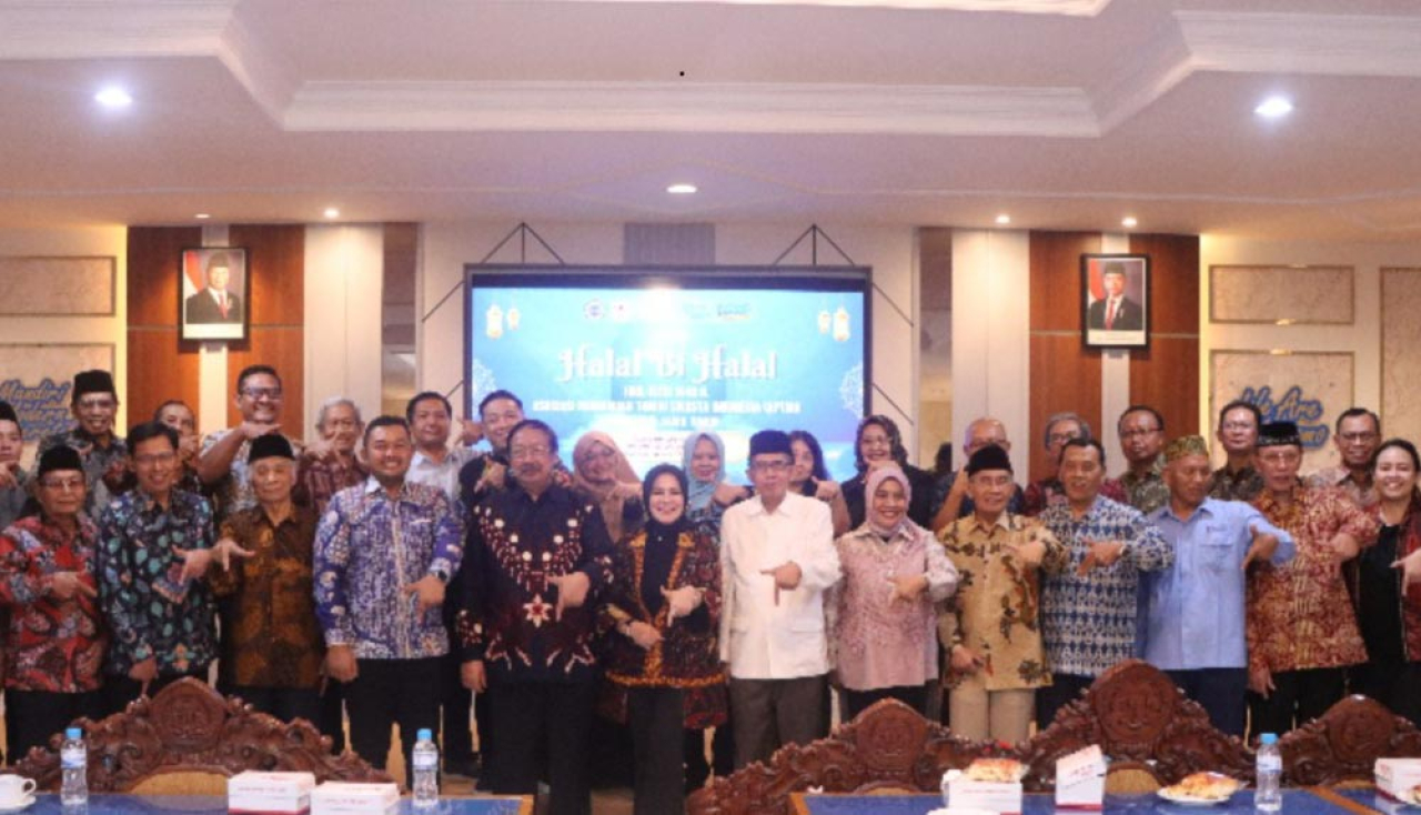 Rektor Unitomo Sambut Kepala LLDikti Wilayah 7 dan Ketua APTISI Jatim dalam Acara Halal Bi Halal