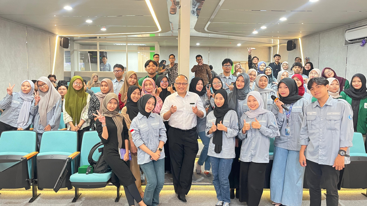 HIMA Manajemen UNUSA gelar bedah buku "Budak Algoritma", Kamis (15/5/2025). Foto/Ayojatim