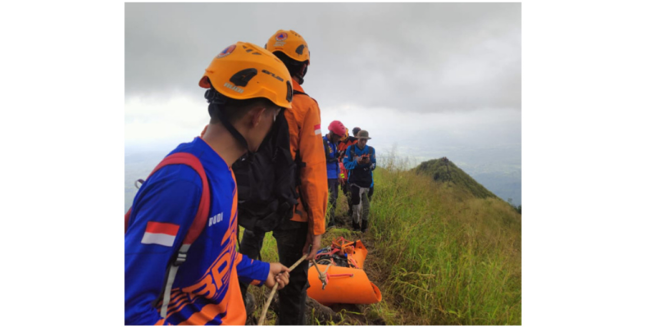 Tim SAR Berhasil Evakuasi Jenazah Fahrul dari Dasar Jurang Gunung Saeng Bondowoso