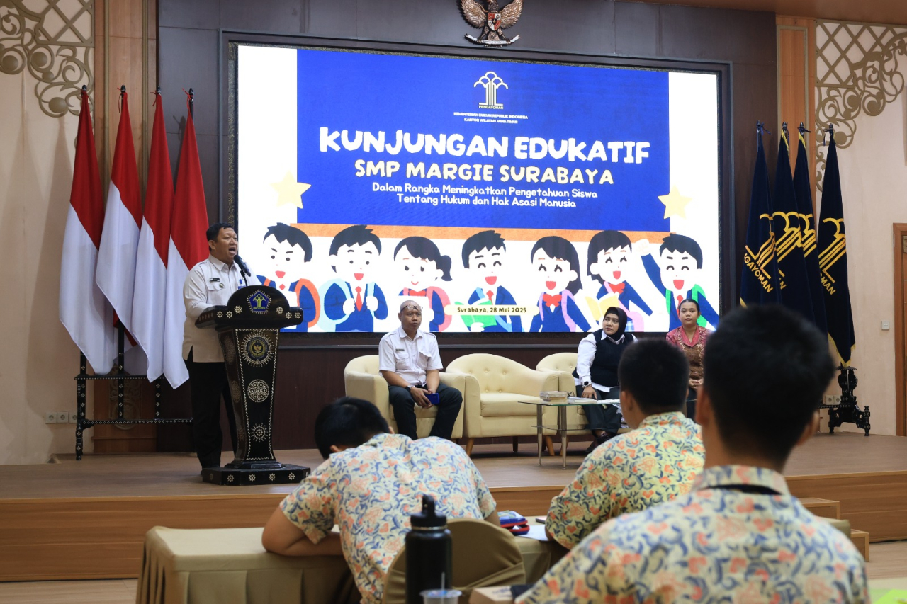 Kantor Wilayah Kementerian Hukum Jawa Timur menerima kunjungan edukatif dari pelajar SMP Margie Surabaya, Rabu (28/5/2025). Foto/Ayojatim