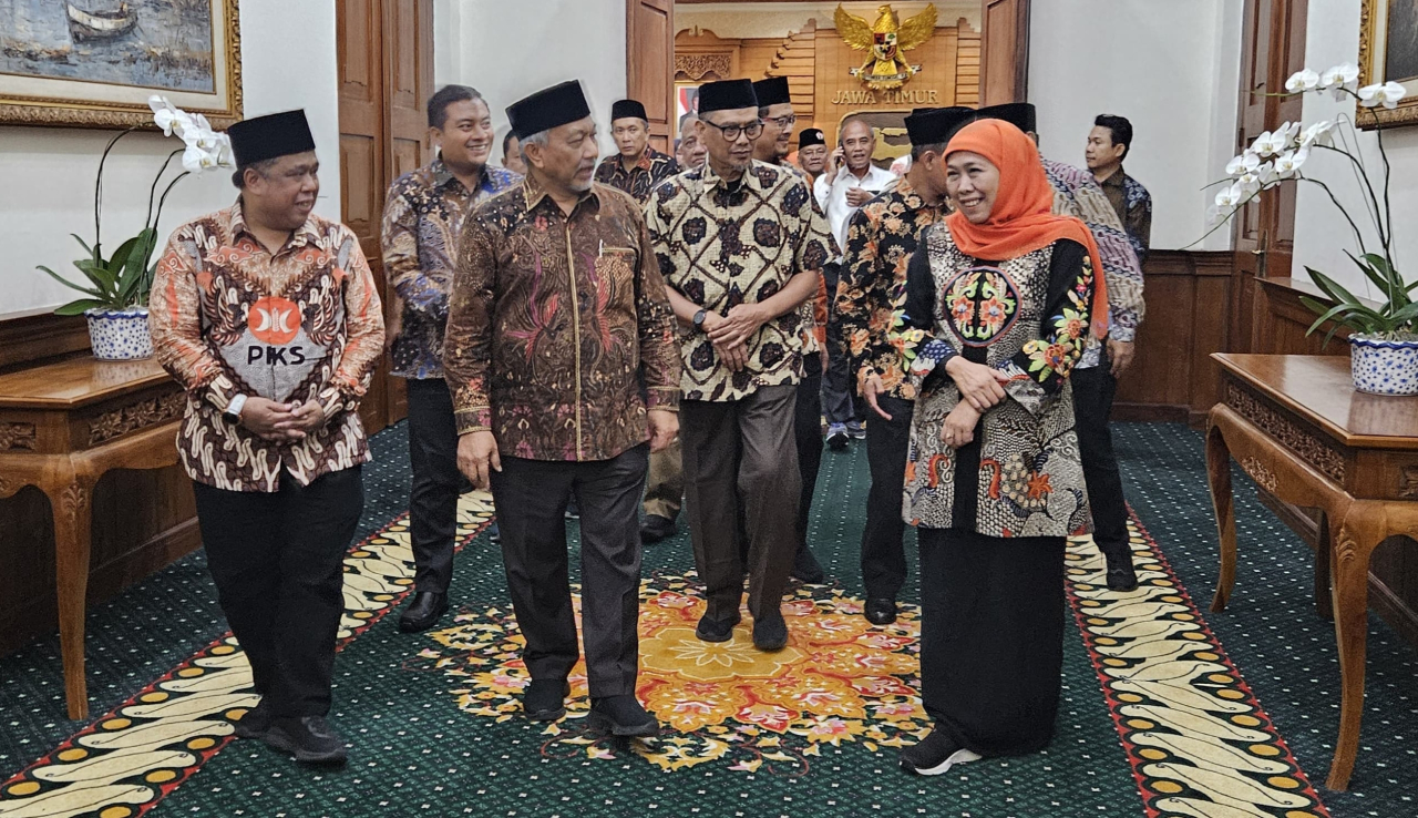 Presiden PKS, Ahmad Syaikhu bersilaturahmi dengan Gubernur Jawa Timur, Khofifah Indar Parawansa, di Gedung Negara Grahadi, Surabaya. foto: pksjatim for ayojatim.