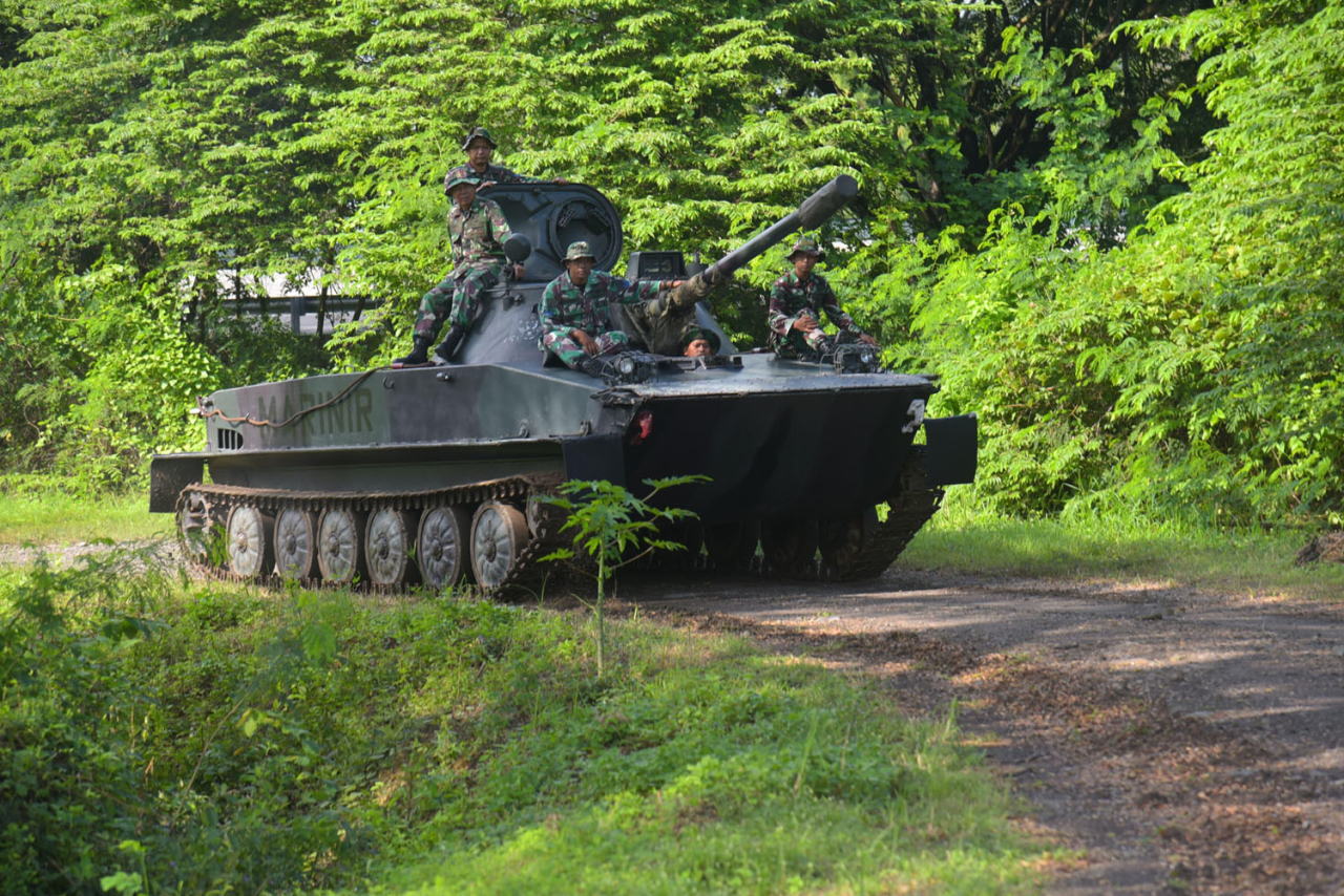 Para prajurit diuji kemampuan manuver, navigasi medan taktis, dan penanganan kendala teknis yang mungkin terjadi dalam operasi tempur. Foto/Dispen Kormar