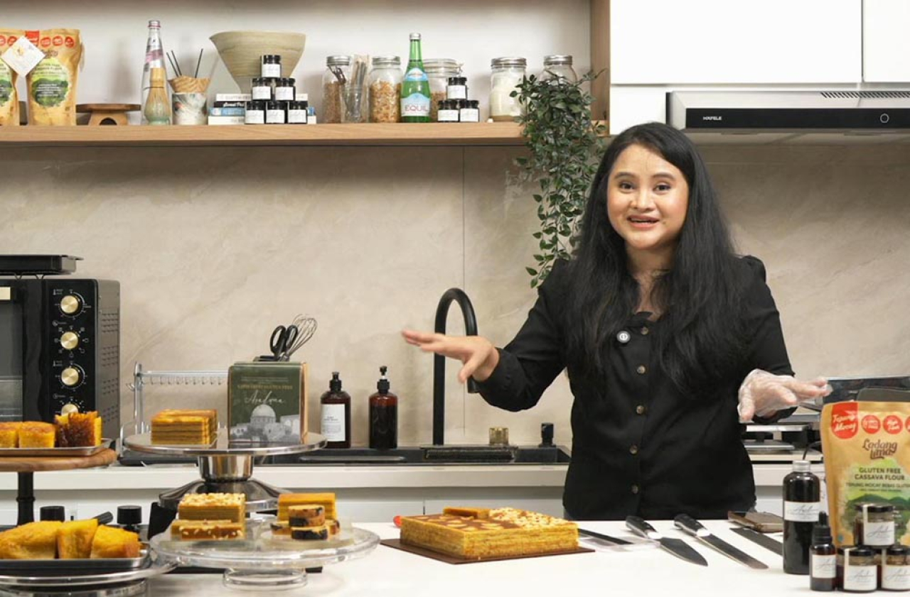 Chef Risma membagikan resep lapis legit dan bika ambon gluten-free sebagai alternatif hantaran Lebaran. Foto: Ayojatim