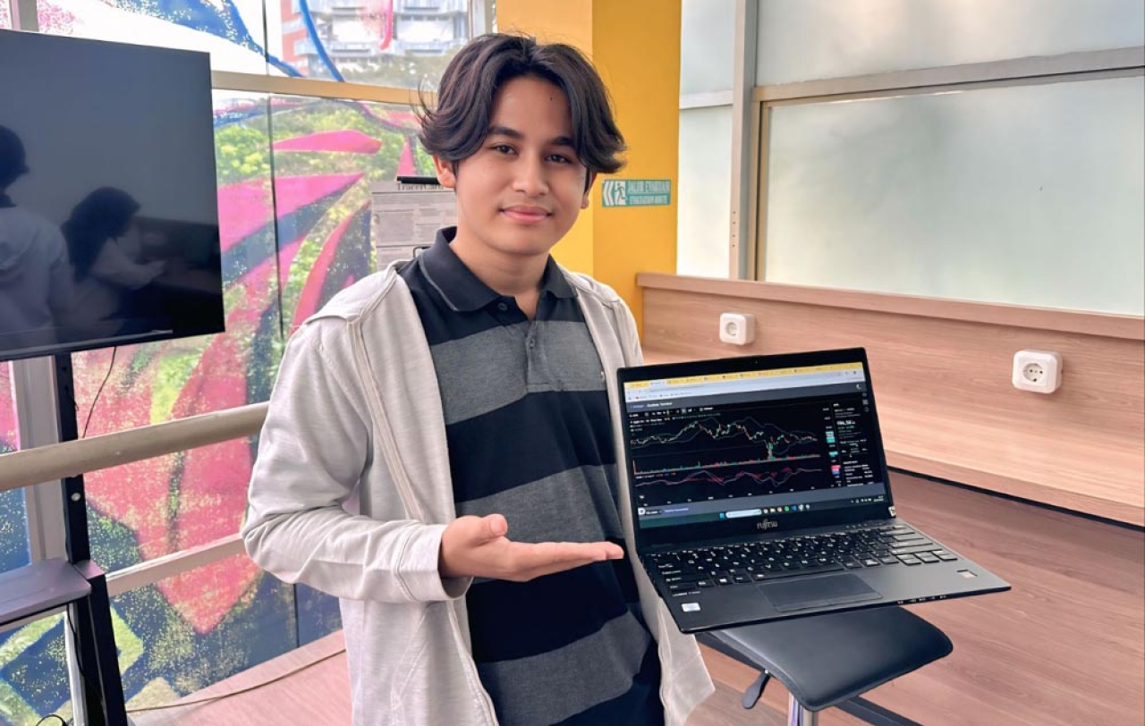 Aplikasi Analisis Saham Berbasis AI Karya Mahasiswa ITS Raih Penghargaan Internasional