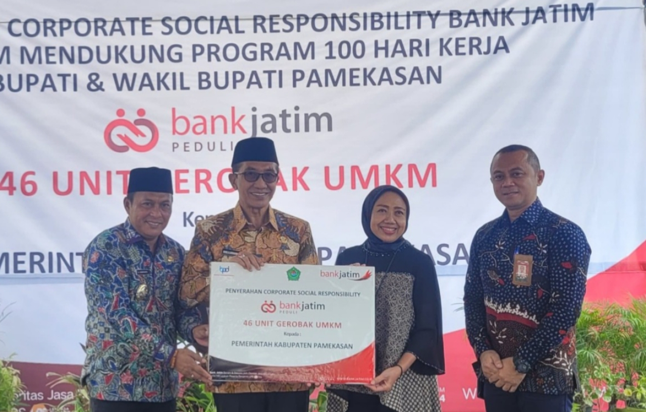 Bank Jatim Gencar Serahkan CSR untuk UMKM dan Pendidikan