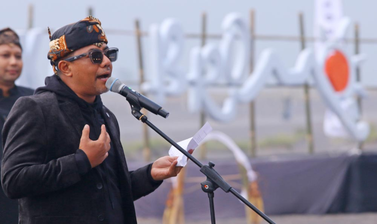 Bupati Probolinggo, Mohammad Haris, ketika membuka secara resmi Eksotika Bromo 2025. Foto: Ayojatim/Iffan Maulana