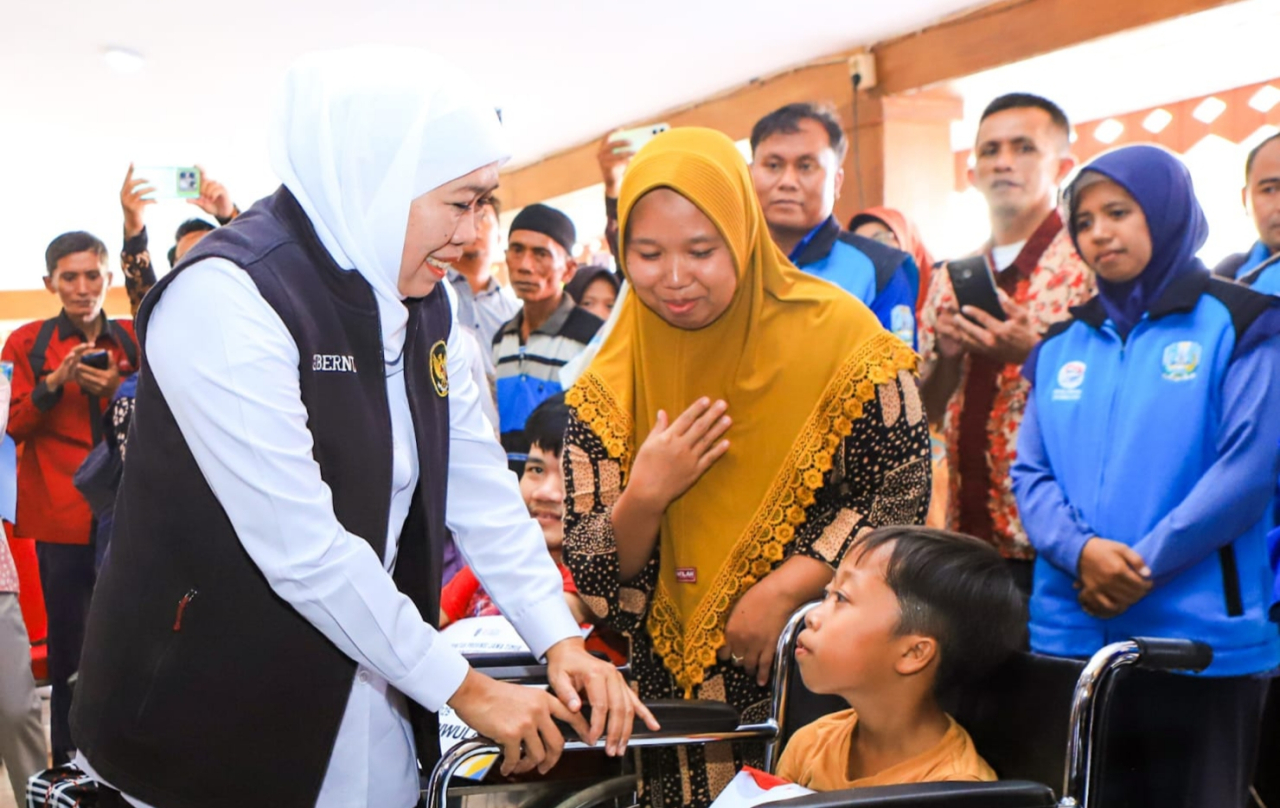 Gubernur Khofifah Salurkan Bantuan Sosial Rp10,2 Miliar kepada Masyarakat Kabupaten Probolinggo