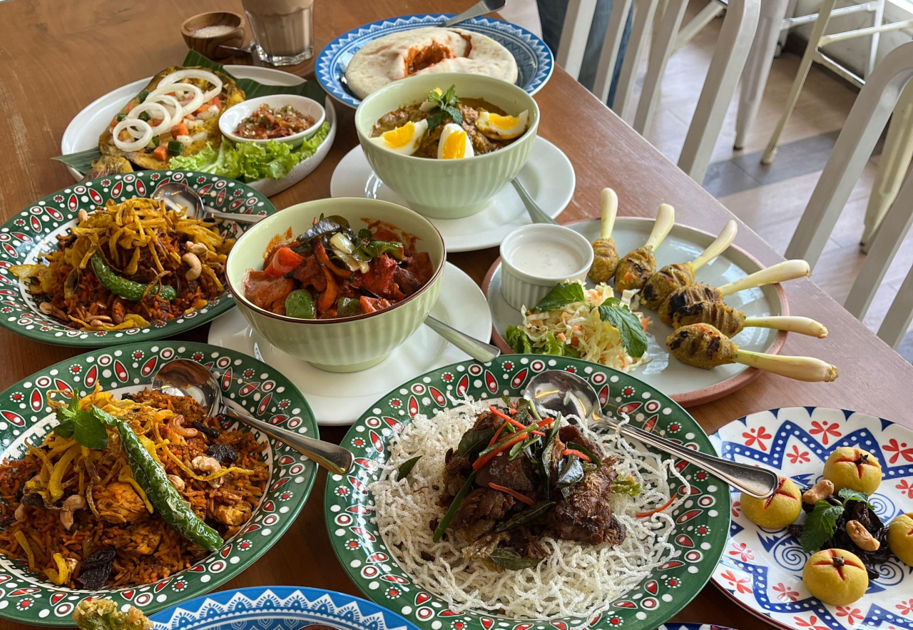 AYO Jelajahi Cita Rasa India Lewat Indian Food Festival di Maxone Dharmahusada Surabaya