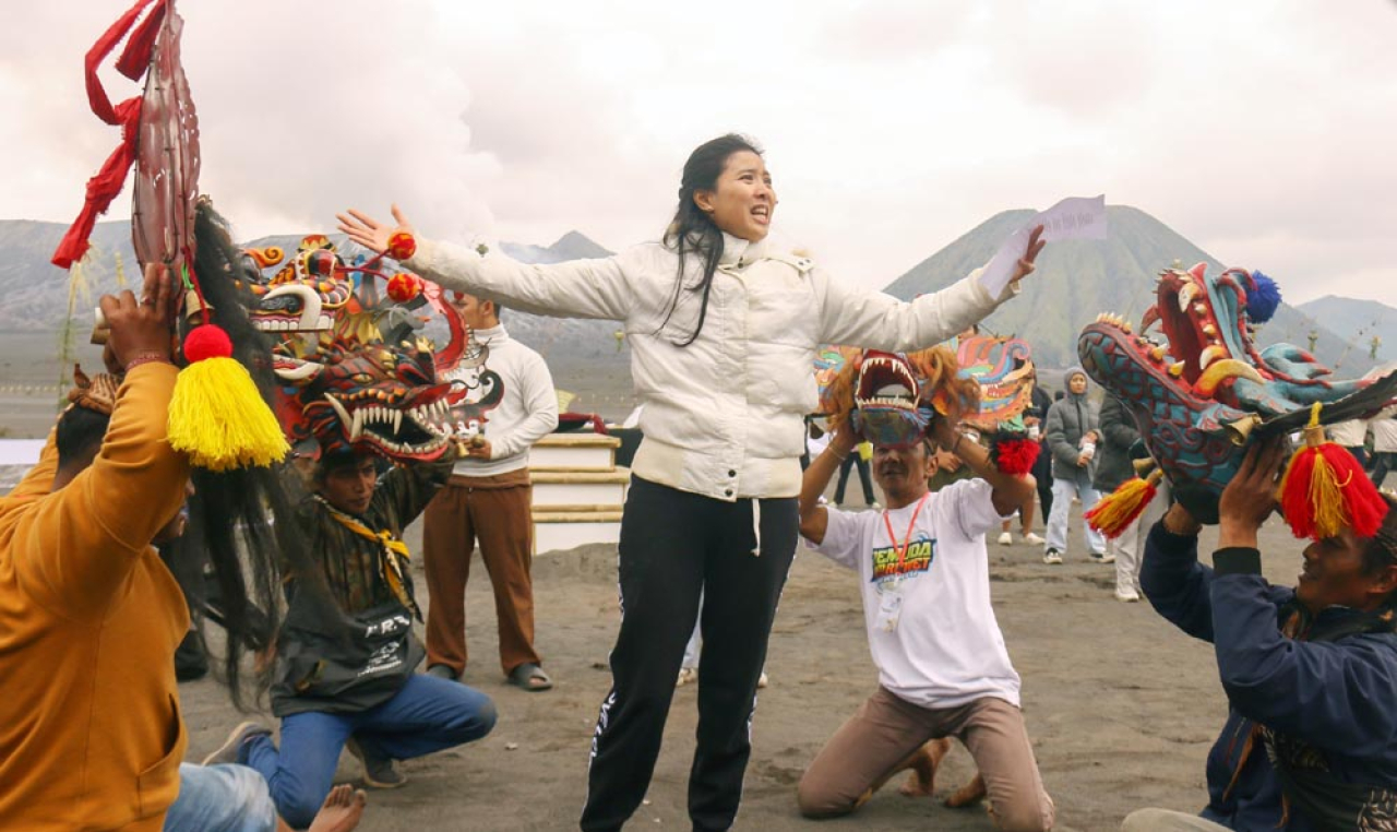 Aktris ibu kota, Olivia Zalianty, mengikuti gladi kotor Eksotika Bromo 2025. Foto: Ayojatim/Iffan Maulana
