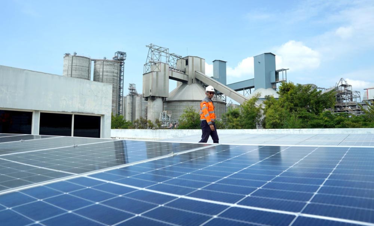 SIG Dongkrak Kapasitas PLTS 6 Kali Lipat, Percepat Dekarbonisasi dan Transisi Hijau