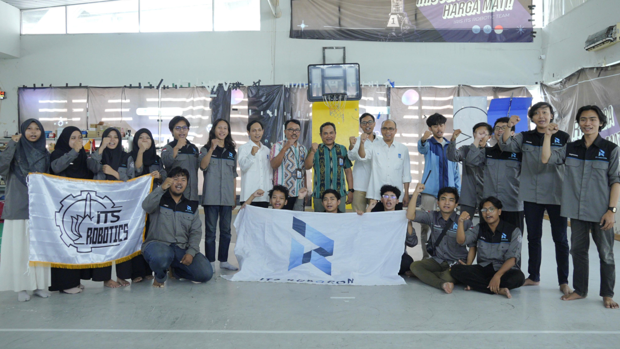 Tim ABU Robocon ITS saat pelepasan delegasi untuk berlaga di KRAI 2025. Foto: Ayojatim/Humas ITS