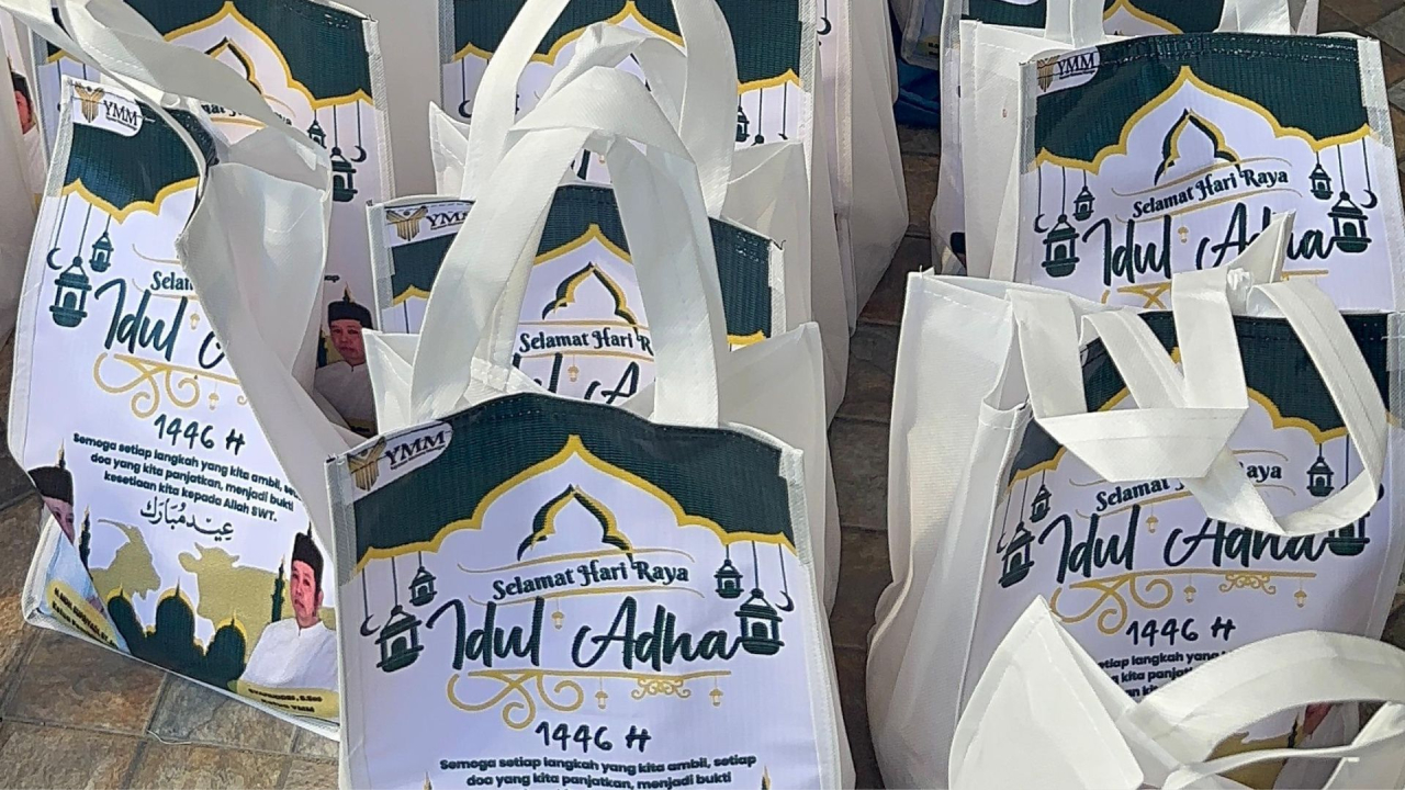 Yayasan Maisura Munigar bagikan 550 bungkus daging saat Hari Raya Idul Adha 1446 H. Foto/Ayojatim
