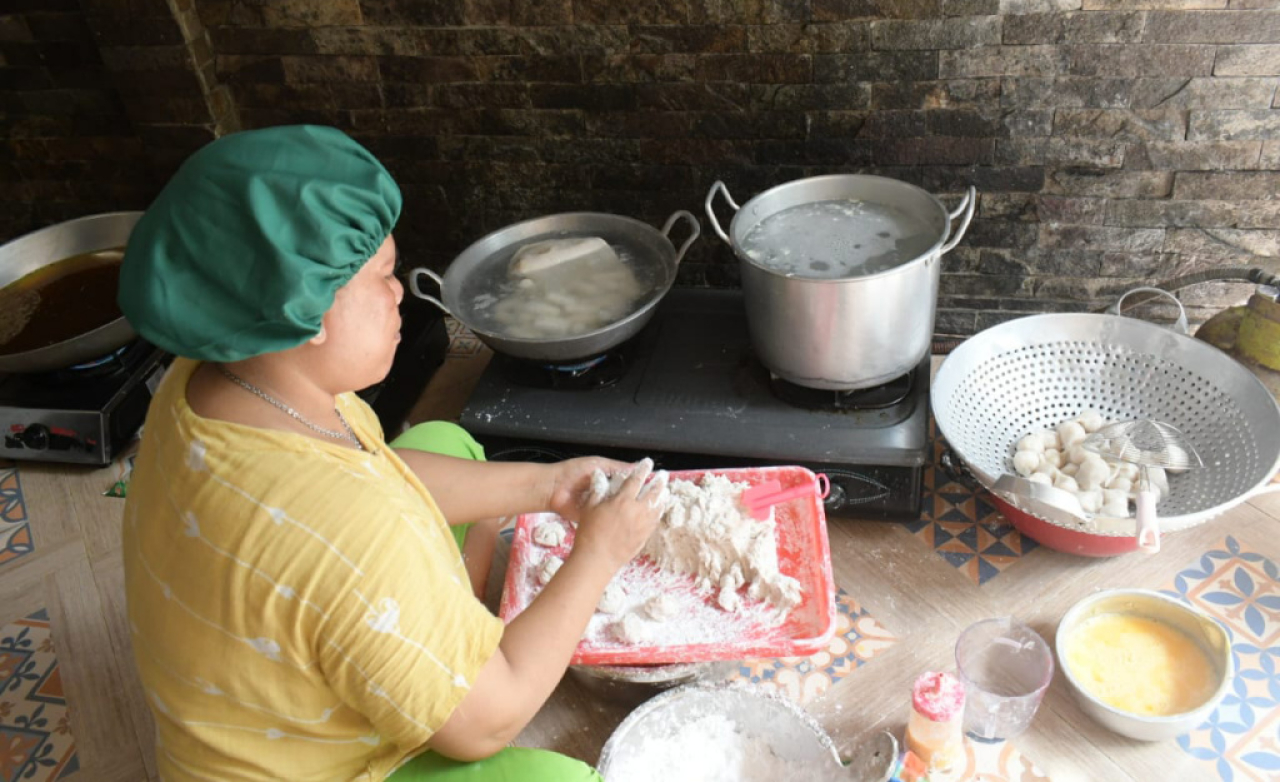 PTP Nonpetikemas Dorong UMKM Palembang Lewat Bantuan Alat Produksi