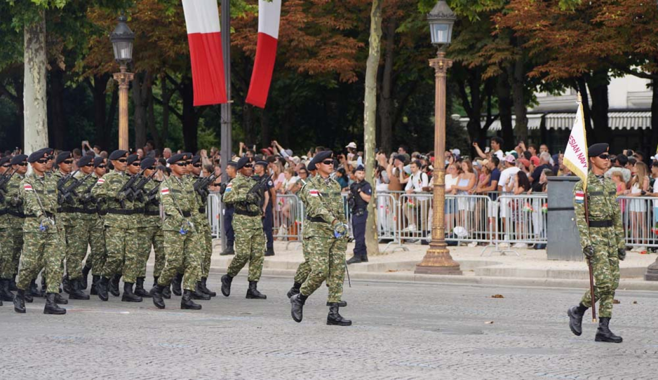 Perwira Terbaik Yonif 3 Marinir Pimpin Pasukan Defile di Bastille Day Prancis