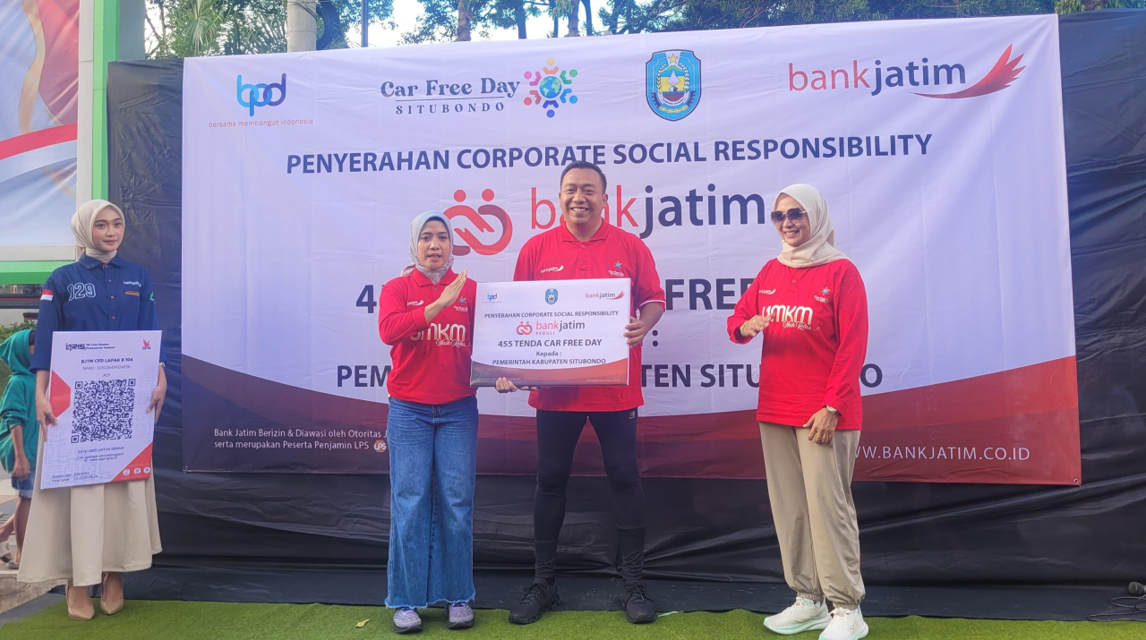 Bank Jatim Serahkan CSR 455 Unit Tenda Portabel untuk UMKM di Situbondo