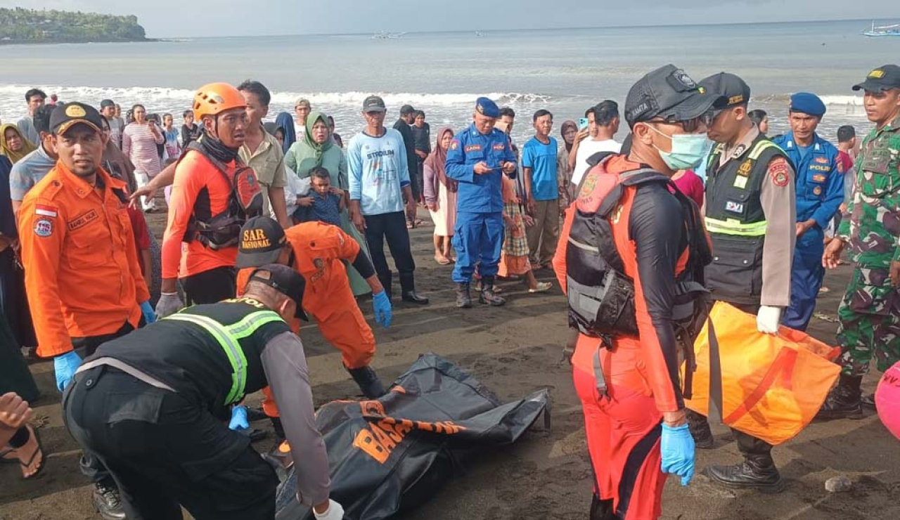 Enam Jenazah Korban KMP Tunu Pratama Jaya Dikembalikan ke Keluarga