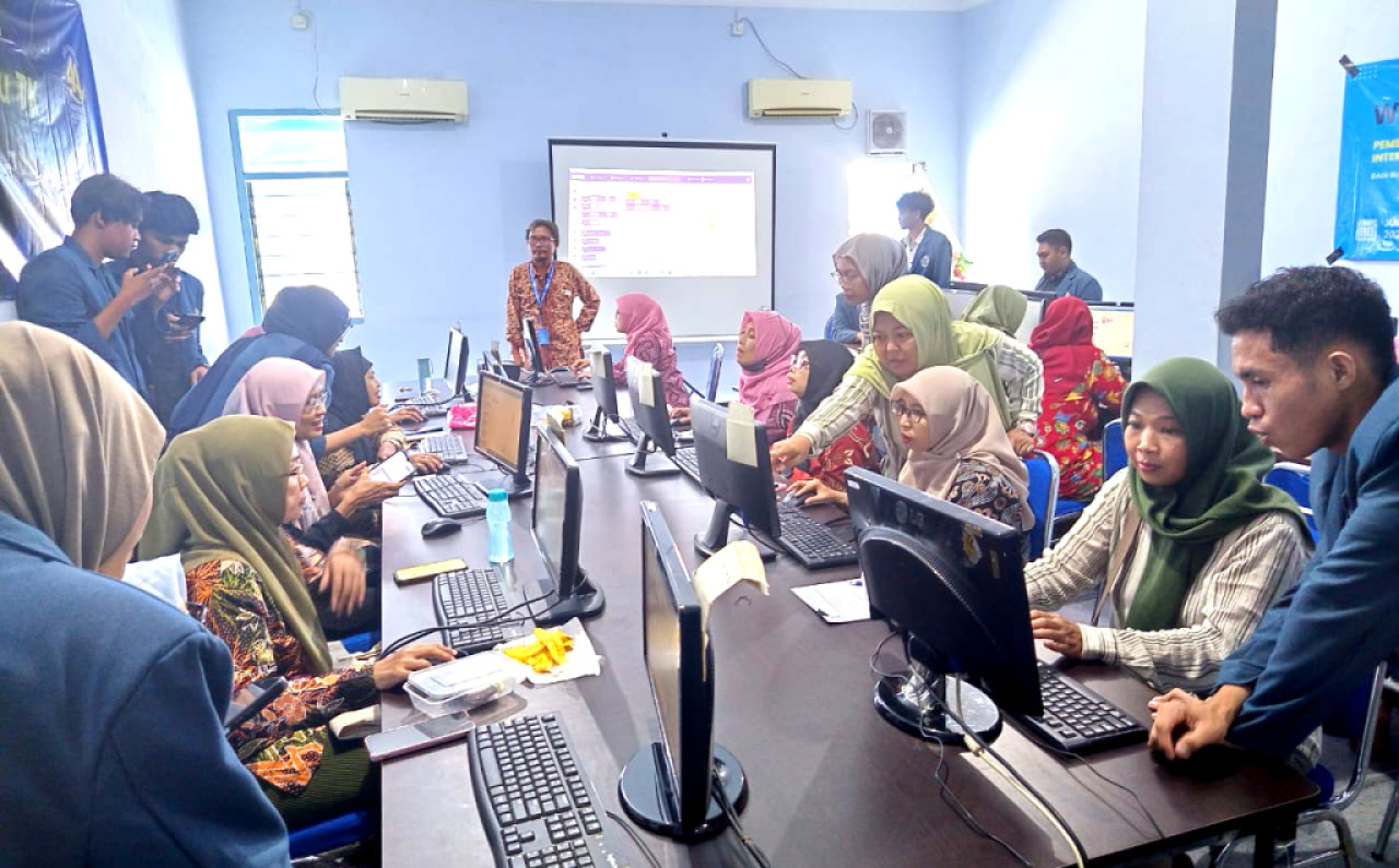 Unitomo Bekali Guru PAUD di Sukolilo Keterampilan Coding untuk Generasi Digital