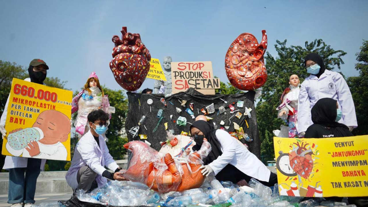 Bangunan Liar dan Sampah Plastik Jadi Ancaman Ekosistem Sungai Brantas, Mahasiswa Turun Tangan