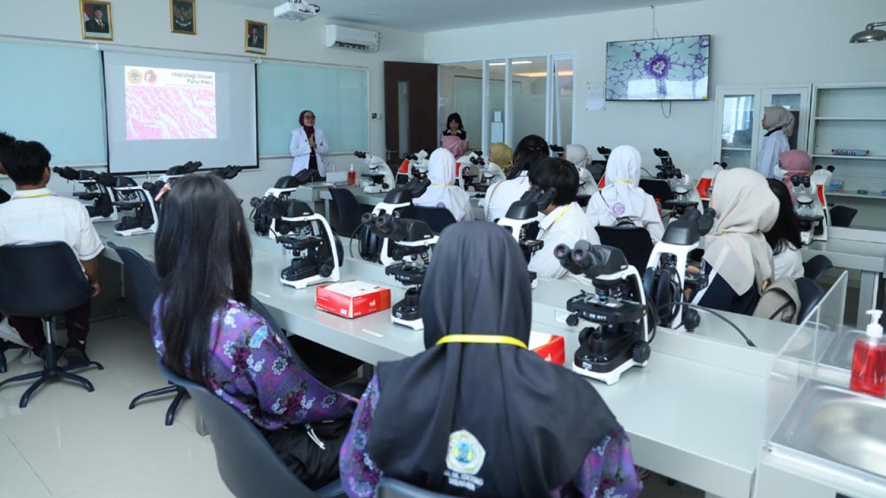 Ratusan Siswa SMA Jawa Timur Jelajahi Laboratorium Kedokteran Untag Surabaya