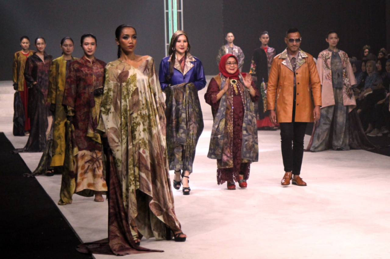 Namira Ecoprint, yang telah berkiprah sejak 2019, terpilih untuk mengikuti kelas "Go Global" dalam program UMK Academy. Foto: Ayojatim/Pertamina