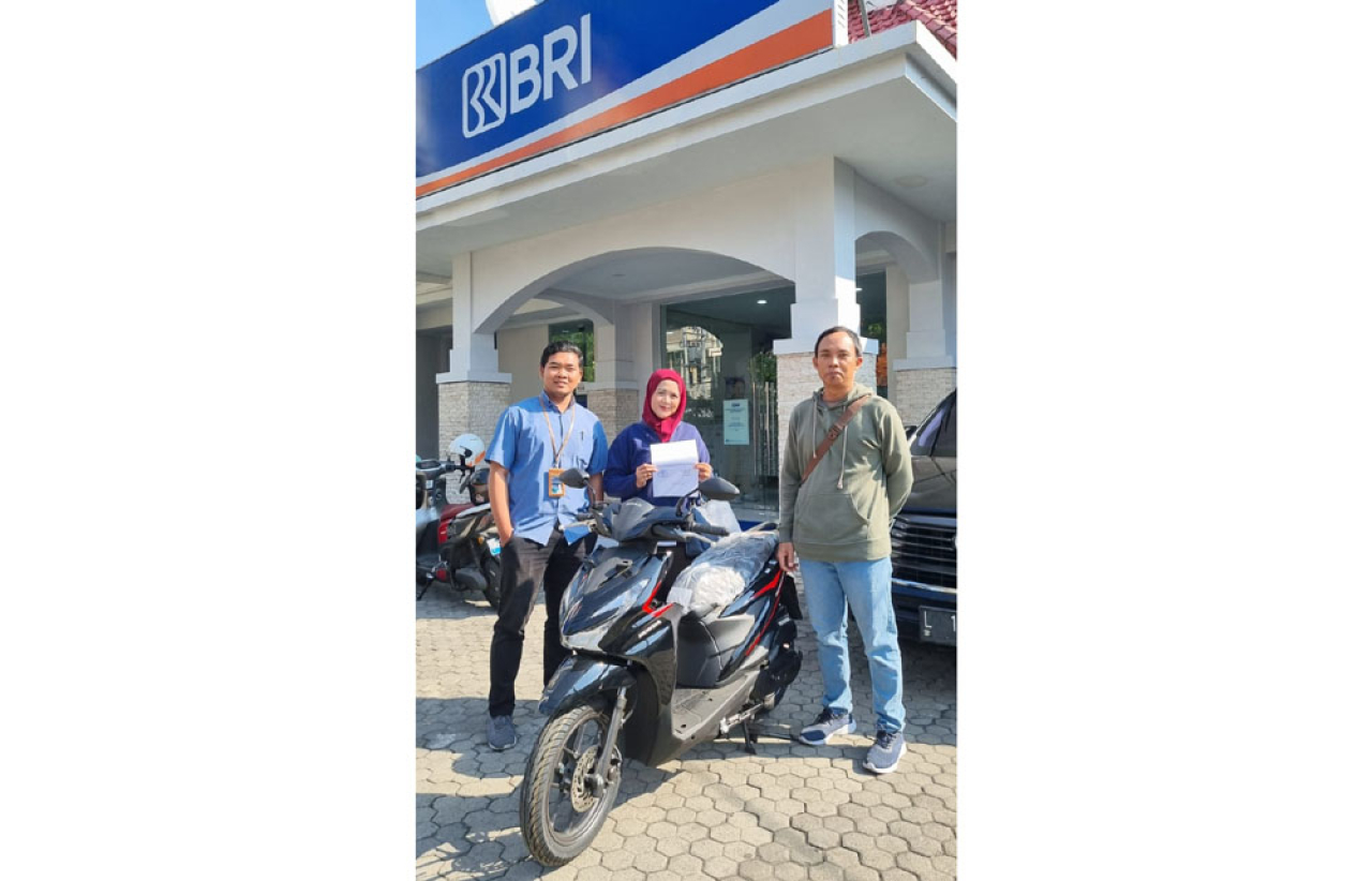 Bertempat di frontage Pasar Turi Baru pada Sabtu (21/06/2025), acara ini menjadi momen istimewa bagi para nasabah setia. Foto/Ayojatim