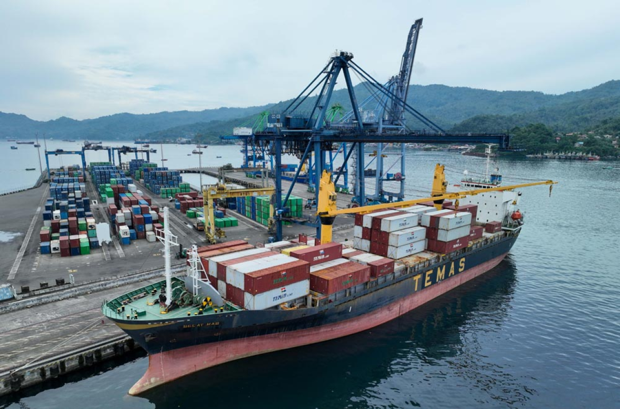 Layanan TPK Bitung Pulih Pasca Insiden RTG, Kapal Kembali Berlayar Normal