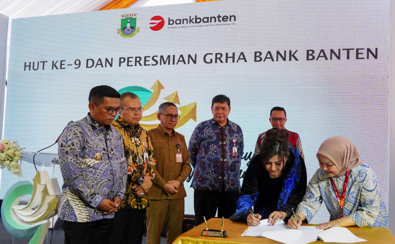 Manajemen Bank Jatim dan Bank Banten melakukan penandatanganan perjanjian kerja sama tentang Penyediaan Layanan Digital Non Aplication Programming Interface (Non API). bankjatim for ayojatim.