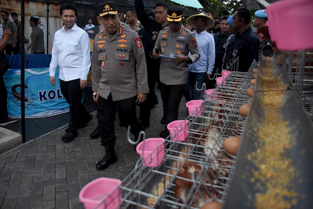 Kapolri Jenderal Listyo Sigit Prabowo meresmikan dan meninjau operasional Satuan Pelayanan Pemenuhan Gizi (SPPG) Polresta Sidoarjo di Sentra Porong, Kabupaten Sidoarjo, Jawa Timur, Rabu (20/8/2025). Foto: Ayojatim