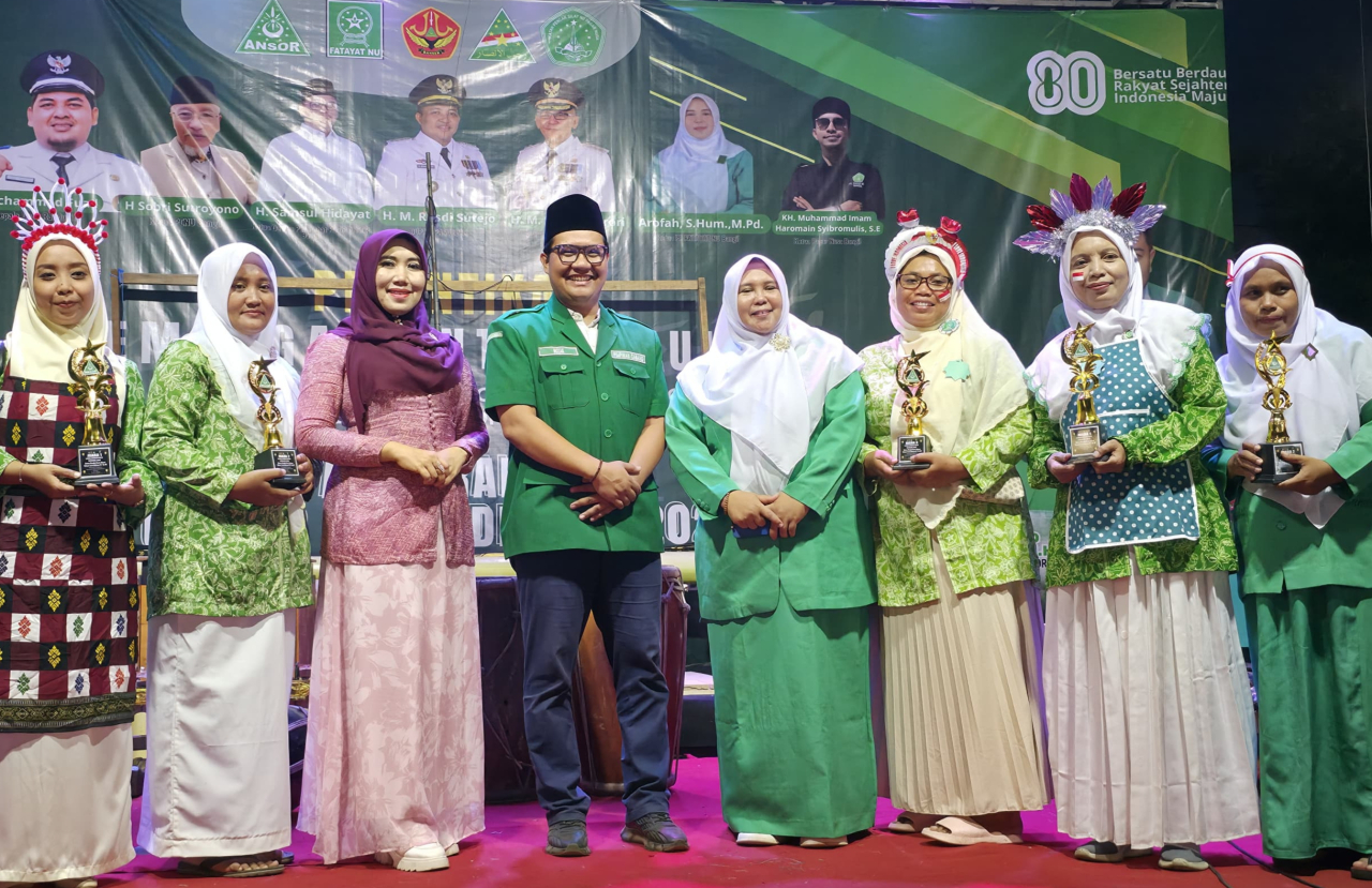 Dr. Lia Istifhama, Anggota DPD RI menghadiri  Lomba Masak Olahan Mie Fatayat NU dalam rangka memperingati Hari Lahir ke-80 Kemerdekaan RI. foto: B59 for ayojatim.