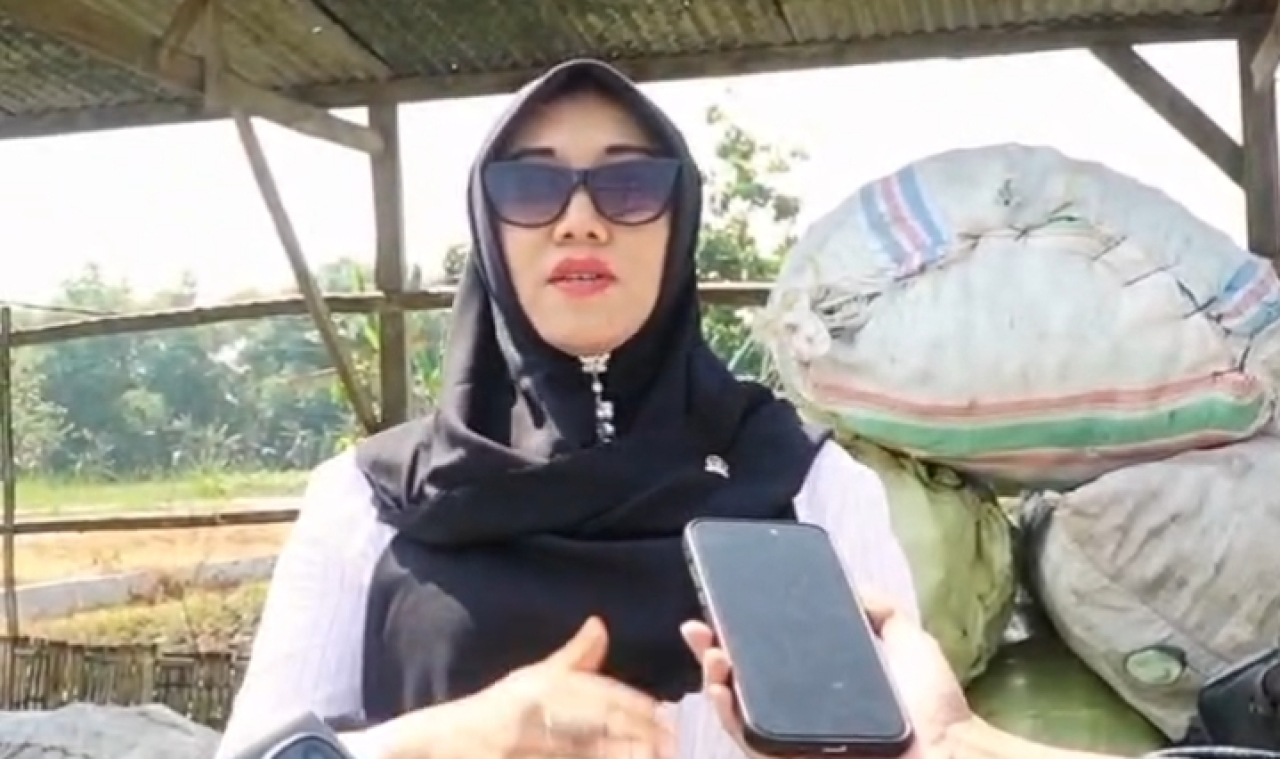 Dr. Lia Istifhama, Anggota DPD RI saat melayani pertanyaan wartawan, beberapa waktu lalu. foto: Ning Lia for ayojatim.