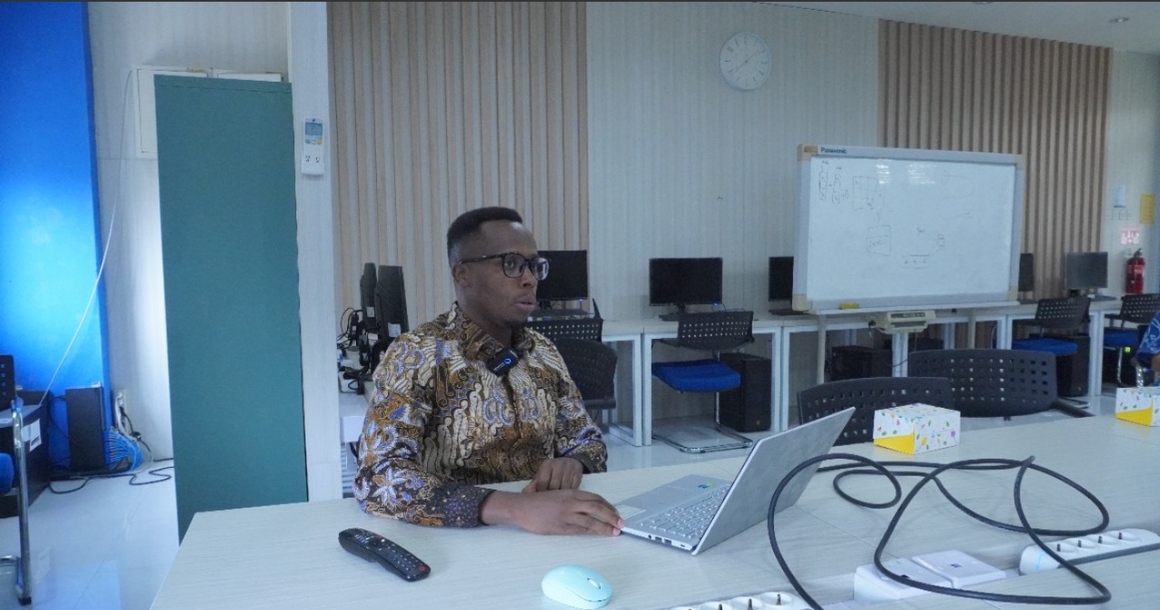 Gapai 7 Publikasi Bereputasi, Mahasiswa Asing ITS Asal Rwanda Tuntaskan Studi Doktor Ilmu Komputer