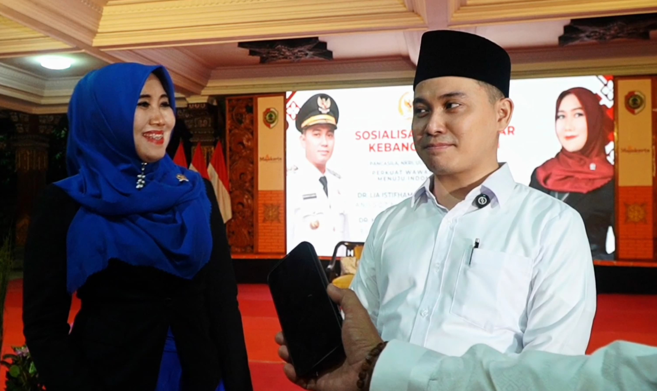 Dr. Lia Istifahama, Senator Jawa Timur bersama Bupati Mojokerto, Gus Barra usai Sosialisasi 4 Pilar Kebangsaan di Pendopo. Lia for ayojatim.