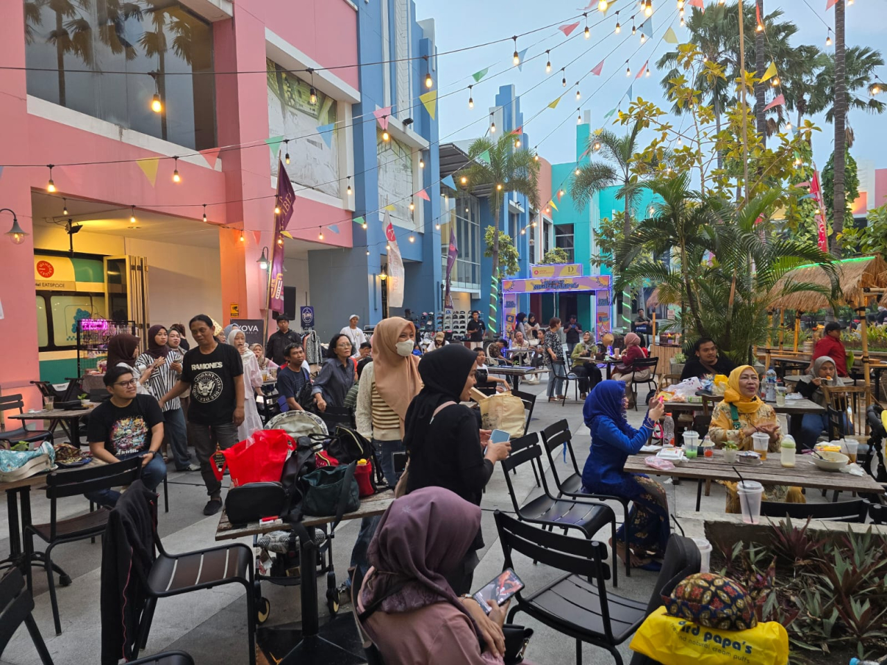 ARTOTEL TS Suites Surabaya gelar One Deck Night Market rayakan bulan Kemerdekaan. Foto: Ayojatim