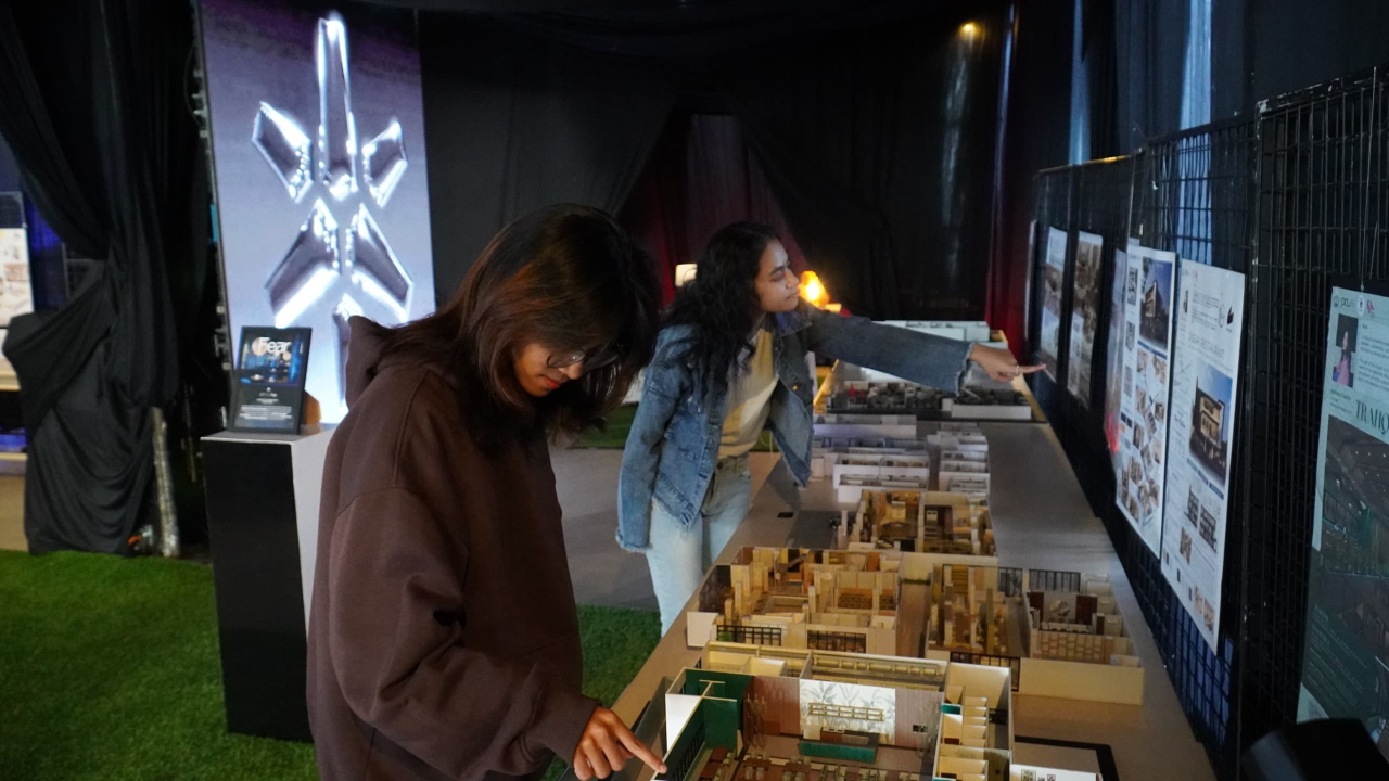 Kolaborasi AI dan Kreativitas Desainer Muda di Pameran INDEX Petra Christian University