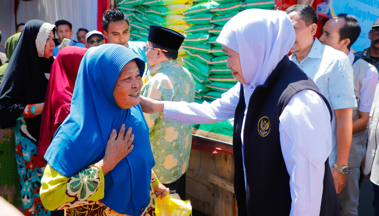 Kendalikan Inflasi dan Tingkatkan Daya Beli Masyarakat, Gubernur Khofifah Gelar Pasar Murah di Sumenep