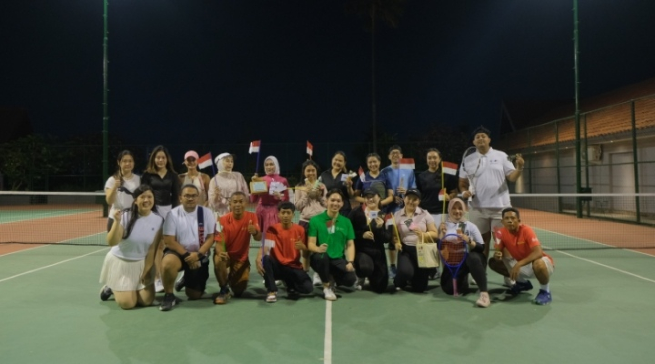 Sheraton Surabaya bekerja sama dengan Surabaya Tennis School gelar "Smash For Freedom", rayakan HUT RI 2025. Foto: Dok-Sheraton Surabaya